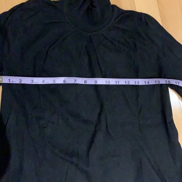 RW&CO 3/4 length black turtleneck - size M - Picture 14 of 16